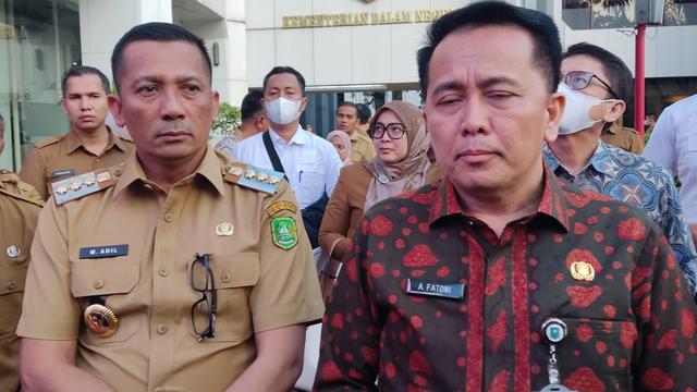 Bupati Meranti Muhammad Adil bersama Dirjen Bina Keuangan Daerah Kemendagri Agus Fatoni