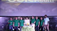 Para petinggi grup Emtek yang menaungi KMK Online saat menghadiri syukuran peresmian bola.com di SCTV Tower. Selasa (28/4). (Bolacom/Arief Bagus)
