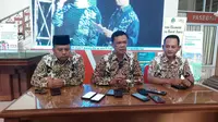 Konferensi pers forkopimda Kabupaten Cirebon dalam persiapan melawan Persib Legend. (Istimewa)