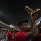 Striker Persija Jakarta, Ivan Carlos, merayakan gelar juara Piala Presiden setelah mengalahkan Bali United di SUGBK, Jakarta, Sabtu (17/2/2018). Persija menang 3-0 atas Bali United. (Bola.com/Vitalis Yogi Trisna)