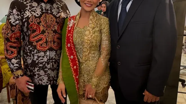 Potret Krisdayanti Tampil Elegan dalam Balutan Kebaya Tradisional. (instagram/krisdayantilemos)