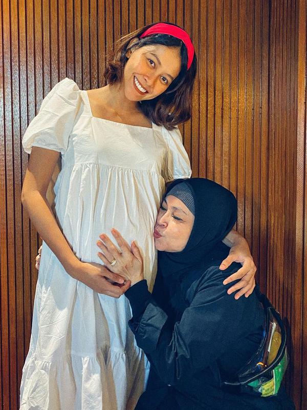 Potret Bunga Jelitha Pamer Baby Bump. (Sumber: Instagram.com/bungajelitha66)