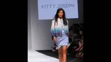 Koleksi rancangan desainer Inggris, Kitty Joseph, tampil di hari ke-3 Jakarta Fashion Week 2015, Senin (3/11/2014). (Liputan6.com/Faisal R Syam) 