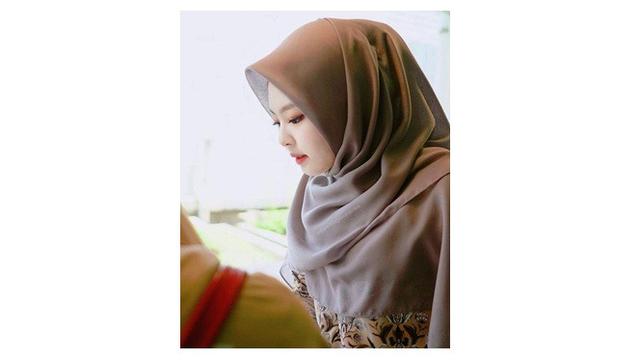 10 Editan Foto Idol K-Pop Edisi Ramadan Ini Bikin Geleng Kepala