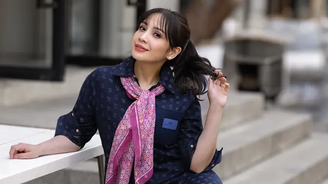 Padu-padan Simpel ala Nagita Slavina, Terlihat Awet Muda dengan Poni