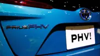 Generasi kedua Prius plug-in hybrid vehicles (PHV) meluncur di Jepang, Rabu (15/2) kemarin (Foto: reuters.com).