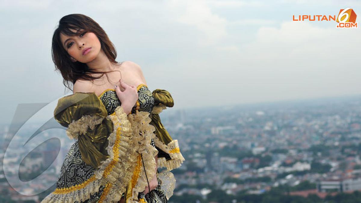 Dj Gia, Disc Jockey yang Suka Difoto Telanjang - ShowBiz Liputan6.com