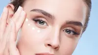 Rekomendasi eye cream Korea untuk mengatasi kantung mata (stylecraze.com).