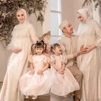 Menjelang hari persalinan, Kartika melakukan sesi maternity shoot dalam balutan gaun krem. Berikut potret penampilannya!