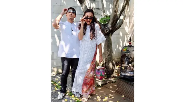 Potret Mesra Nadine Chandrawinata dan Dimas Anggara