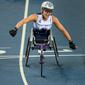Hannah Cockroft memboyong 3 medali emas dari cabor balap kursi roda di Paralimpiade 2016. (Bob Martin for OIS / OIS/IOC / AFP)
