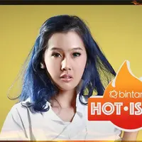 Sebar undangan siraman, Pose Ardina Rasti malah bikin gagal fokus. Selengkapnya di bintang hot issue.