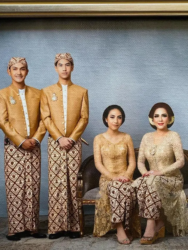 Gunawan Sudrajar mengunggah foto mesra bareng istri dari tahun ke tahun