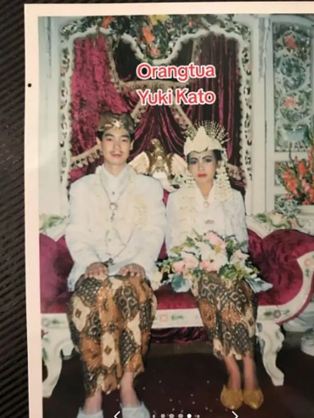 13 Potret Jadul Pernikahan Orang Tua Artis Ini Curi Perhatian - Hot