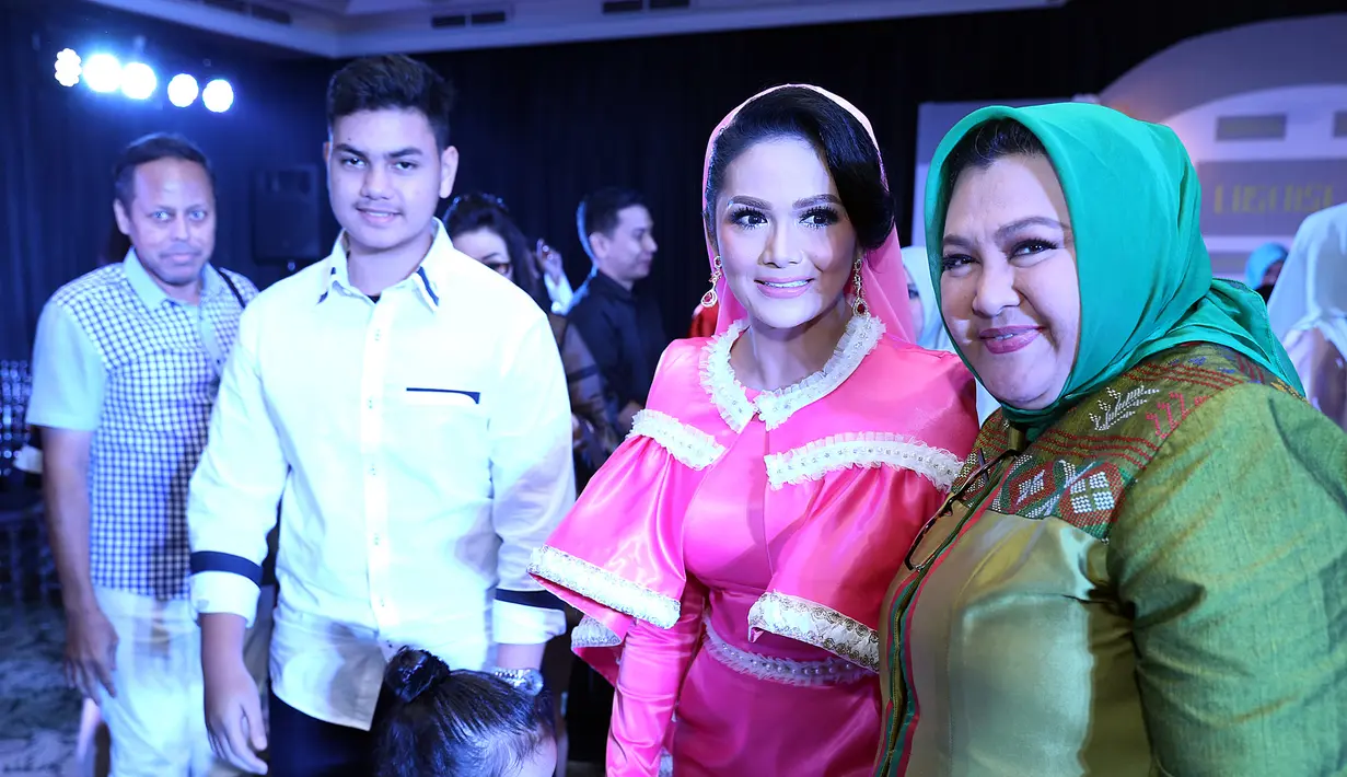 Krisdayanti optimis bisnis barunya ini bisa berhasil. (Galih W. Satria/Bintang.com)