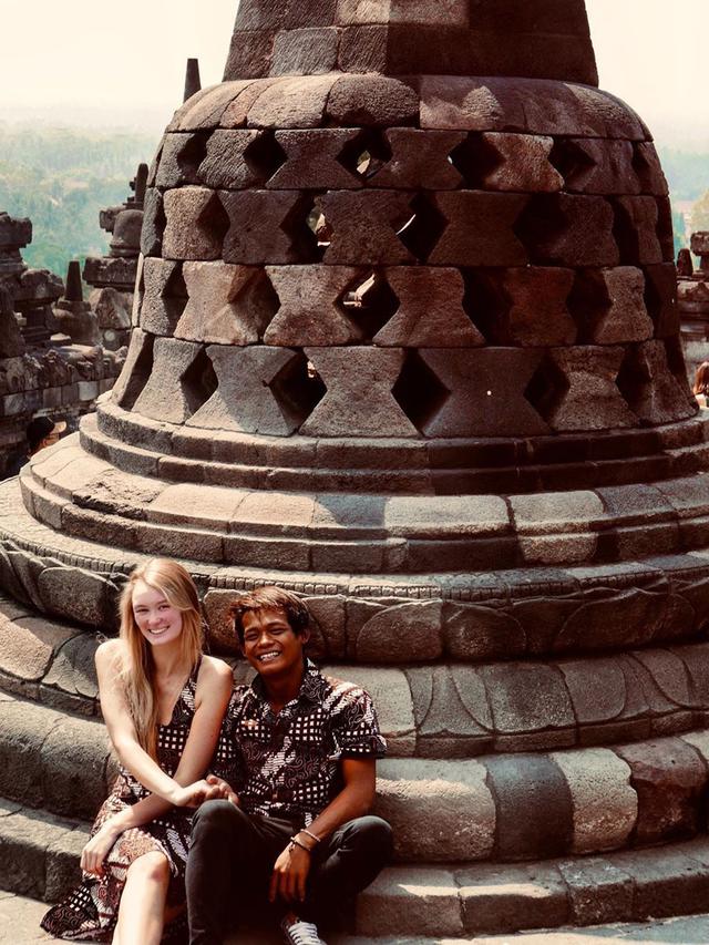 6 Potret Terbaru Pria Magelang dengan Istri Bule Cantik yang Makin Mesra