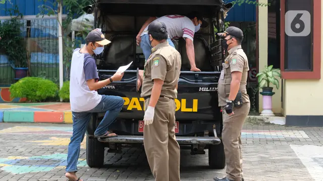 Tak Pakai Masker, Warga di Tangerang Diangkut Satpol PP