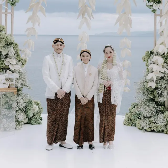 6 Potret BCL dan Tiko Bareng Keluarga Besar, Makin Lengkap karena The Sinclair