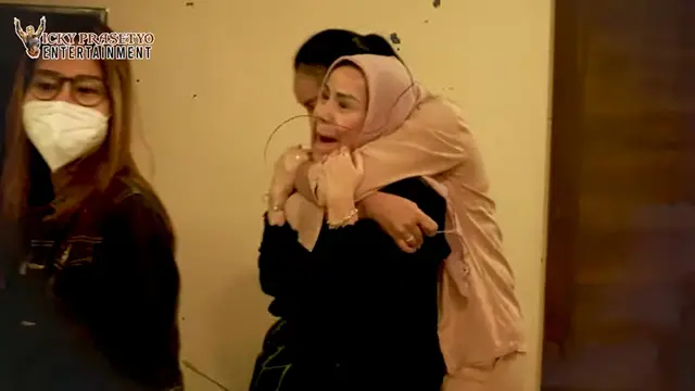 7 Momen Haru Vicky Prasetyo dan Kalina Ocktaranny Kabarkan Kehamilan ke Keluarga