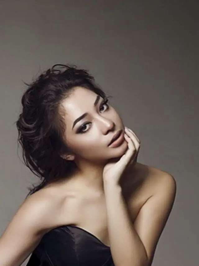 Make-Up Justru Bikin 5 Selebriti Muda Tampak Jauh Lebih Dewasa