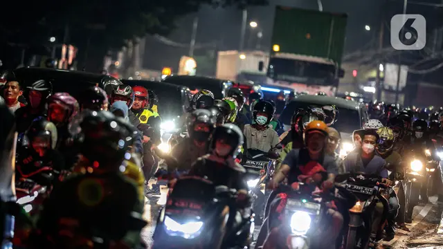 Potret Perjuangan Pemudik Bermotor H-2 Idul Fitri 1443 H