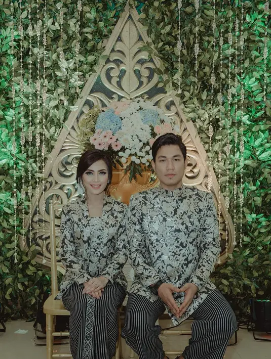 "Jadi ini lebih ke acara syukuran terus mengundang orang banyak untuk mendoakan kita yang baik-baik," kata Rizal Armada di kawasan Lebak Bulus, Jakarta Selatan, Kamis 7 Juni 2018 dilansir dari Liputan6. (Instagram/monicaimas)