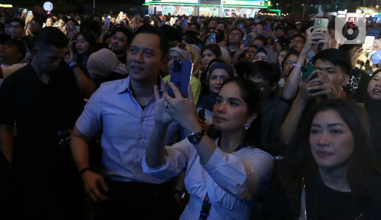 Penampilan SBY di festival musik Pestapora 2024 juga disaksikan anak dan menantunya. (Liputan6.com/Herman Zakharia)