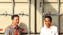 Presiden Jokowi dan President Direktur PT Mayora Group Andre Atmadja usai mengunci kontainer pada acara Pelepasan Kontainer Ekspor Mayora ke-250.000 ke Filipina di pabrik Mayora di Cikupa Tangerang, Senin (18/2). (Liputan6.com/HO/Bal)