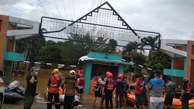 Banjir pada Minggu (21/2/2021) di Perumahan Bumi Nasio Indah, Jatiasih, Kota Bekasi, Jawa Barat.