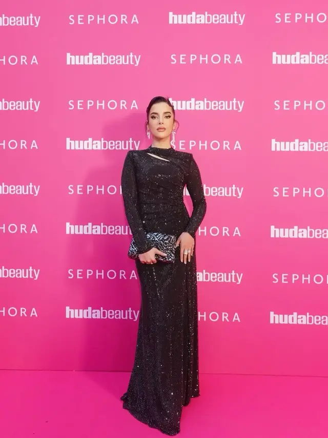 Gaya Glamor Tasya Farasya Bak Artis Hollywood Saat Jajal Glambot, Pakai Gaun Blink-Blink Rp13 Jutaan