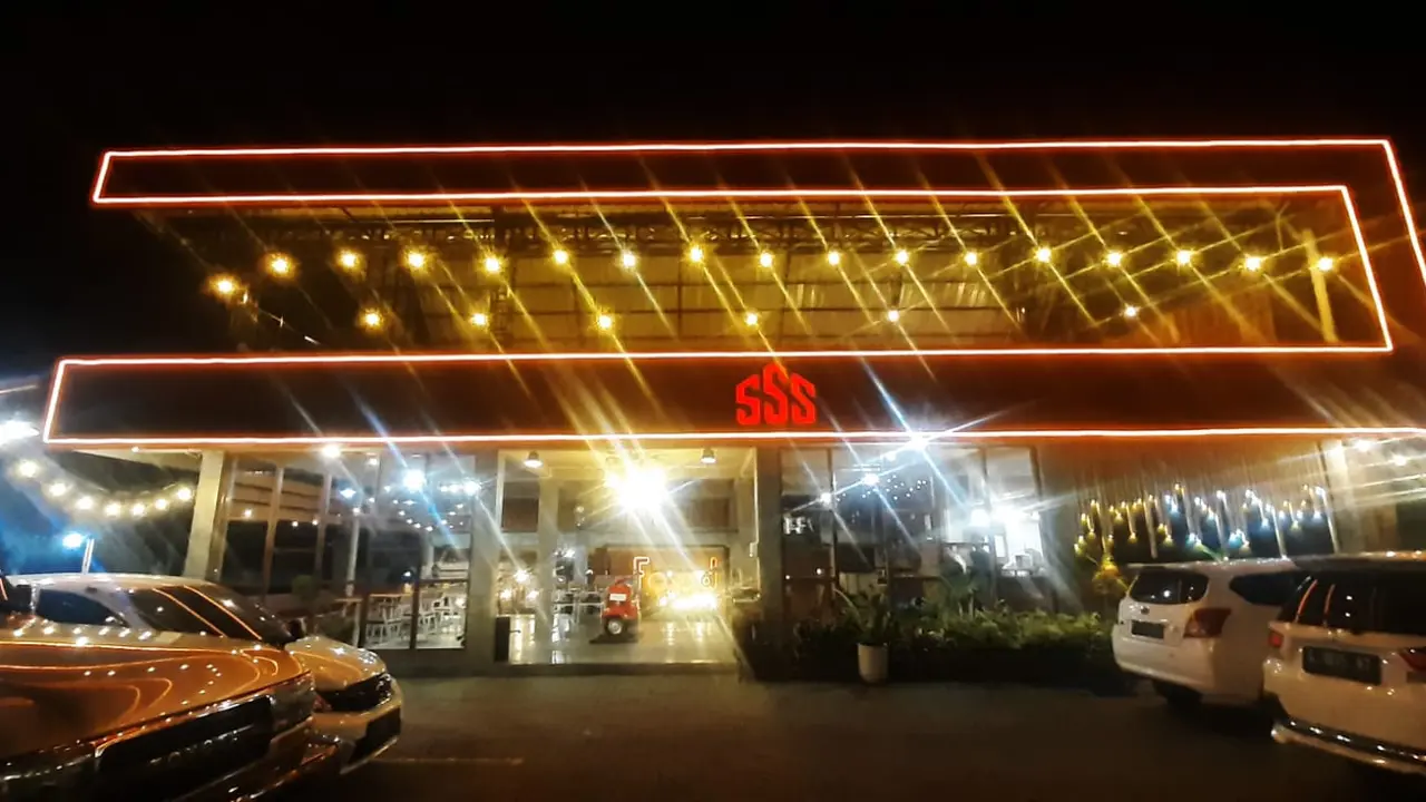 Cafe Triple SSS, yang berlokasi di Jalan Raya Pacet Mojokerto, Jawa Timur. (Istimewa)