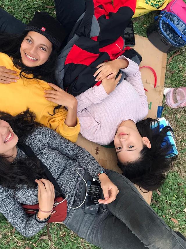 6 Potret Kebersamaan Sandrinna Michelle dan Saskia Chadwick, Akrab Banget