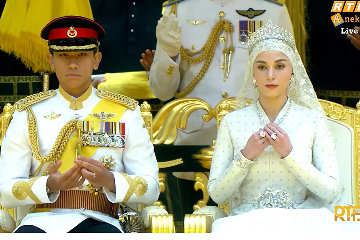 Duduk di Samping Ratu Bhutan, Jokowi Saksikan Pangeran Abdul Mateen dan Anisha Rosnah Bersanding di Singgasana Emas