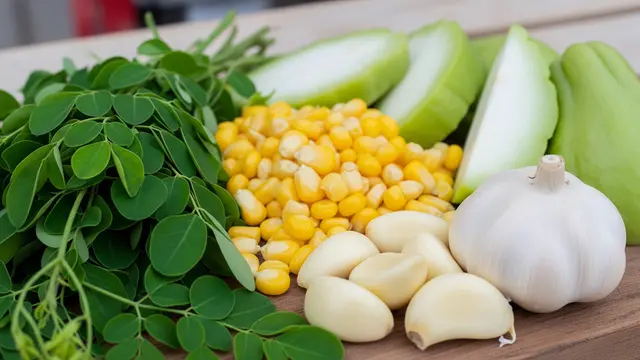 Bahan Sayur Bening Daun Kelor