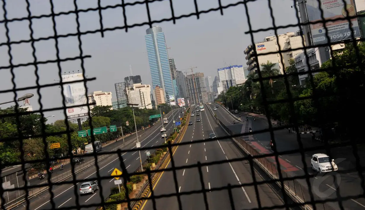 Sejumlah jalan protokol Ibu Kota tampak lengang karena bertepatan dengan libur Hari Raya Idul Adha 1435 H, Jakarta, (5/10/14). (Liputan6.com/Johan Tallo)
