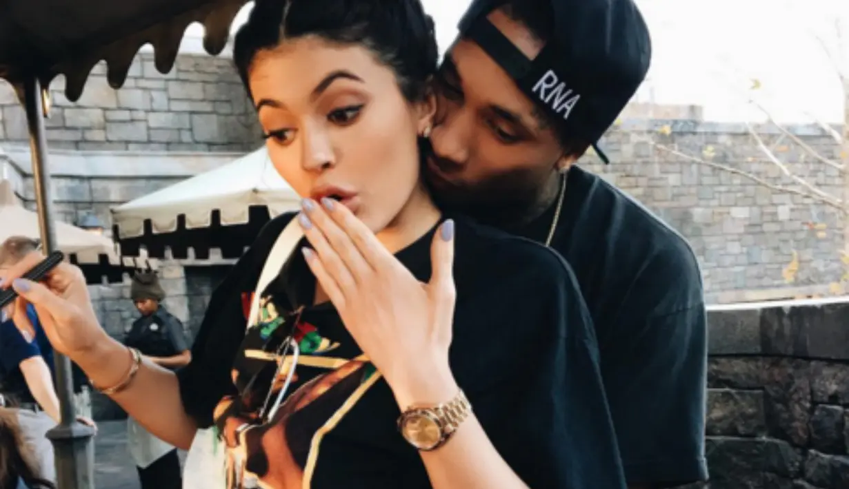 Mantan kekasih Kylie Jenner itu sendiri percaya bahwa dirinya adalah cinta pertama Kylie dan apa yang mereka pernah miliki tak bisa diduplikasi. (Oxygen)