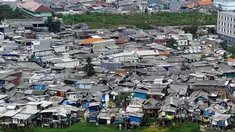 Suasana permukiman kumuh di Bantaran Waduk Pluit, Jakarta, (10/9/14). (Liputan6.com/Faizal Fanani)