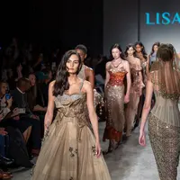 Melihat koleksi adibusana desainer asal Jawa Barat di New York Fashion Week (Lisa Ju)