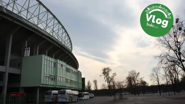 Berita video Vlog Bola.com dimana Reza Khomaini mengunjungi Stadion Ernst Happel di Austria.