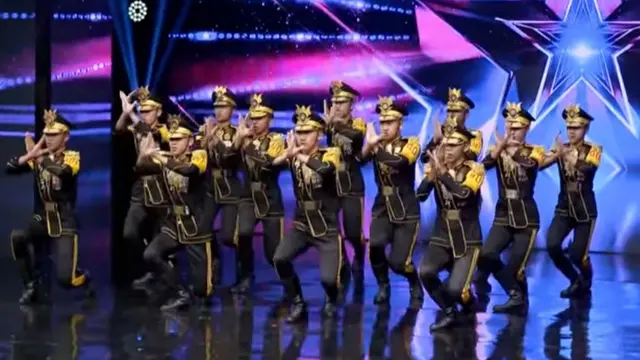 Regu Paskibra ‘Pasheman 90’ asal Garut, Jawa Barat, sesaat memasuki panggung Indonesia's Got Talent (IGT), di salah satu stasiun televisi tanah air beberapa waktu lalu. (Liputan6.com/Jayadi Supriadin)
