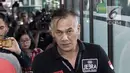 Aktor senior Tio Pakusadewo saat tiba di Pengadilan Negeri Jakarta Selatan, Senin (30/4). Tio Pakusadewo kembali menjalani persidangan kasus dugaan penyalahgunaan narkotika dengan agenda pembacaan dakwaan. (Liputan6.com/Faizal Fanani)