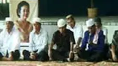Ratusan umat muslim yang tergabung dalam Ikatan Cendekiawan Muslim Papua menggelar tahlilan dan doa bersama untuk Ibu Ainun. Mereka mengagumi sosok Ibu Ainun yang sederhana dan ramah.