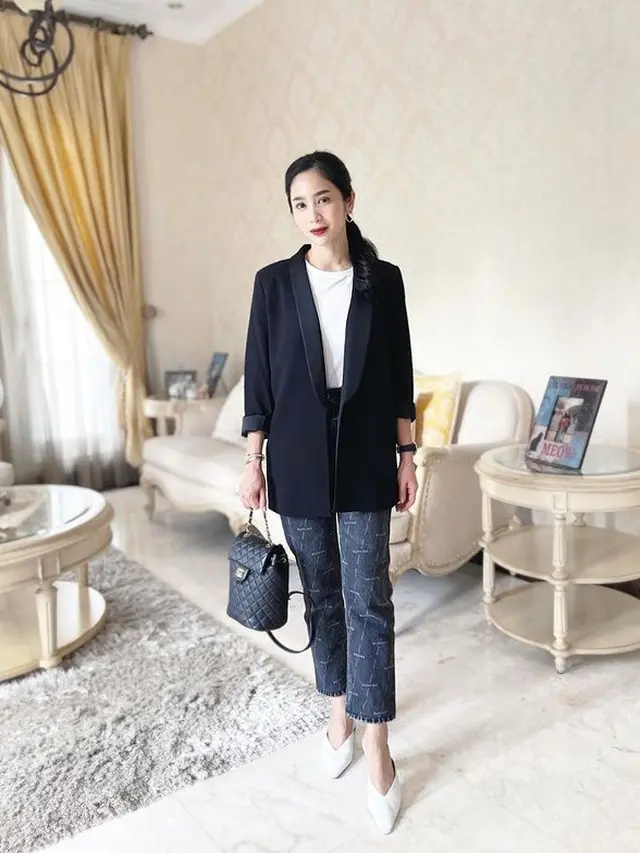 Bunga Zainal Jadi Pengusaha