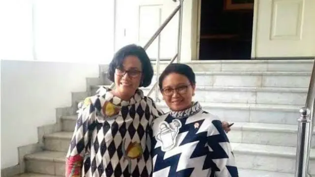 Lihat Gaya Kompak Sri Mulyani-Menlu Retno Pakai Batik Nyentrik