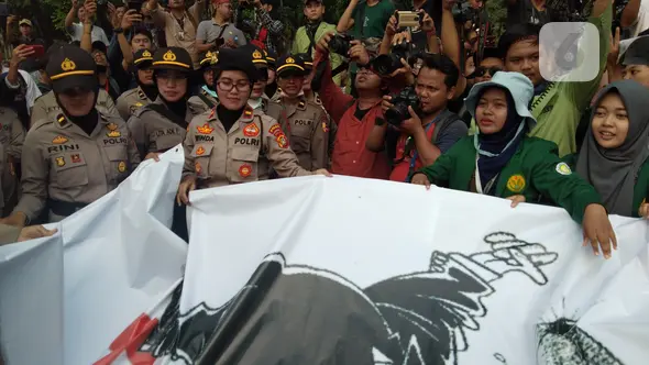 Demonstrasi mahasiswa di kawasan Istana Kepresidenan. (Liputan6.com/Ady Anugrahadi)