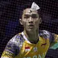 Pebulu tangkis tunggal putra Indonesia, Jonatan Christie saat bertanding melawan pebulu tangkis tunggal putra China, Zhao Jun Peng pada babak 16 besar Indonesia Open 2022 di Istora Senayan, Jakarta, Kamis (16/06/2022). (Bola.com/Bagaskara Lazuardi)