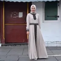 Busana hijab modest wear yang semakin trendi. (sumber foto: @ninanugrohostore)