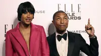 Pharrell Williams dan sang istri memperlihatkan kemesraan mereka di hadapan publik saat bernostalgia di tempat pernikahan mereka tahun lalu.