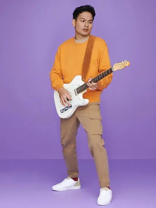 Tengah menikmati apa yang ada di sekitarnya, Rendy Pandugo mengenang masa sebelum pandemi. Ia menceritakan sulitnya memiliki waktu bersama keluarga lantaran kesibukannya bermusik. (Instagram/rendypandugo)