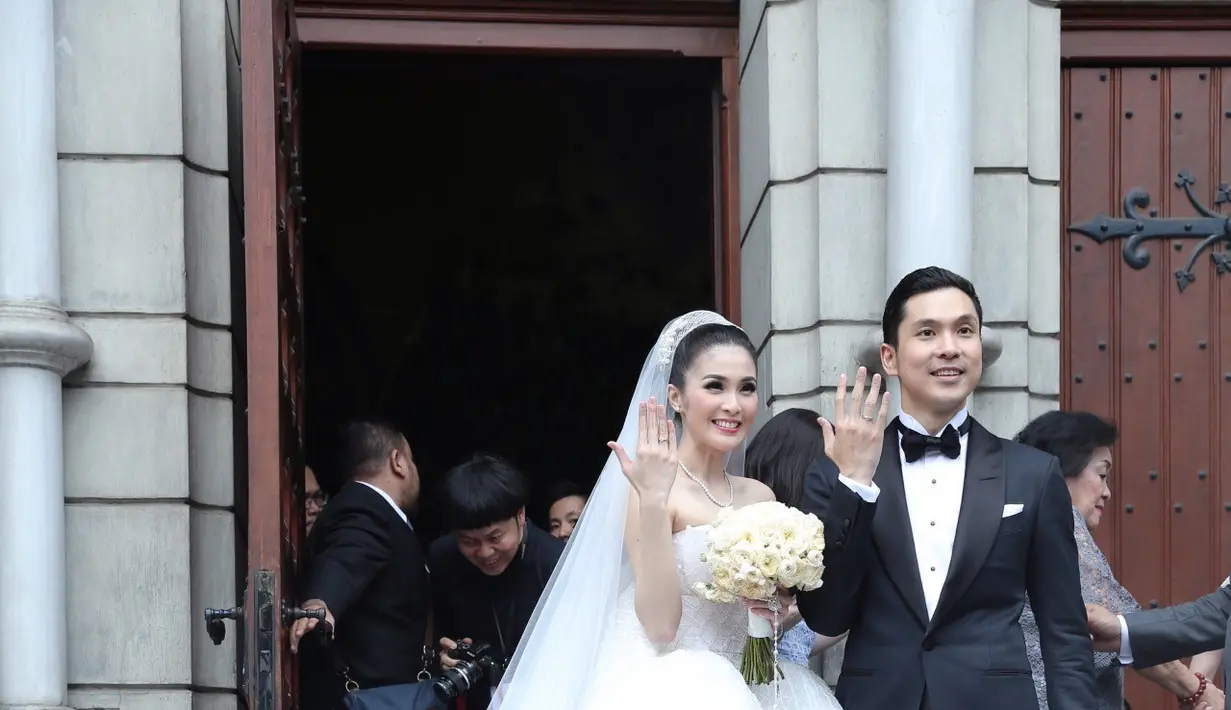 Sandra Dewi dan Harvey resmi menikah Selasa (8/11/2016) siang. Sebelum akhirnya resmi menikah, pasangan ini menjalin cinta kurang lebih tiga tahun. (Galih W. Satria/Bintang.com)